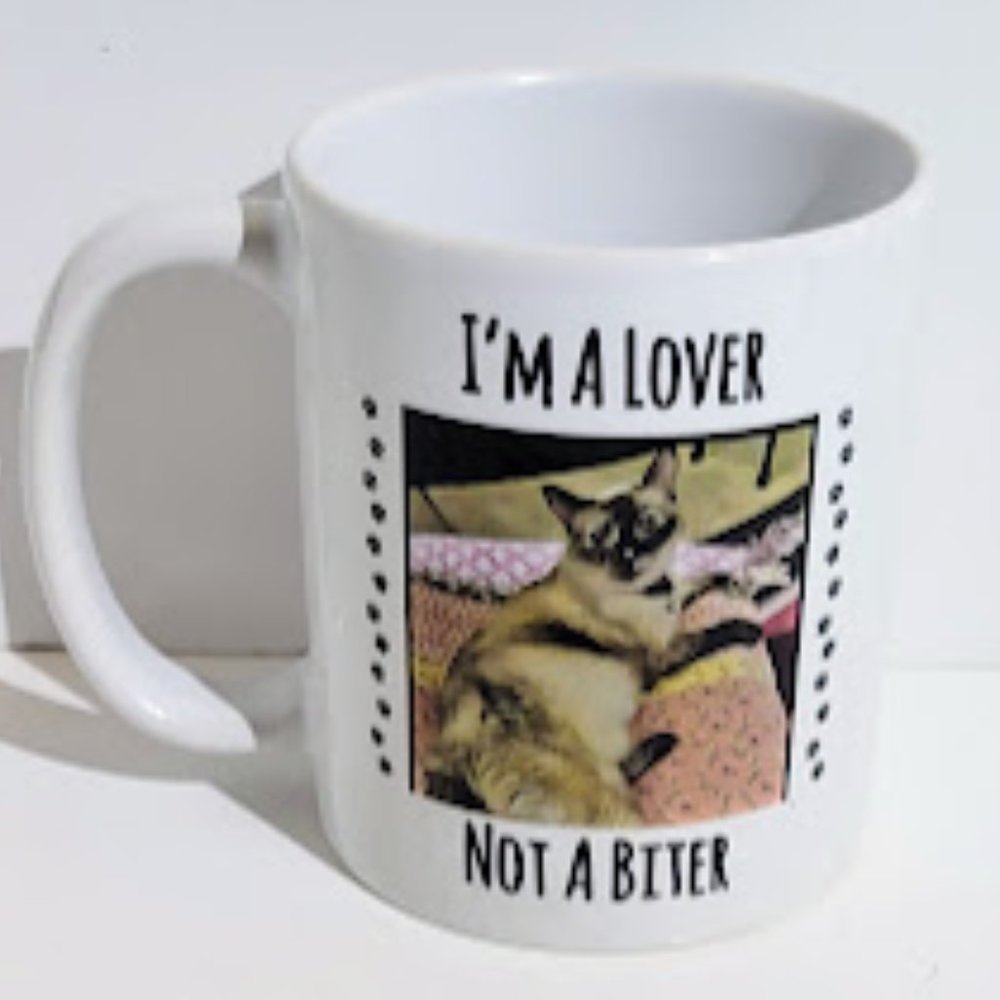 ADORABLE WHITE COFFEE MUG CAT "I'M A LOVER, NOT A BITER" MEASURES APPROX 4" TALL
